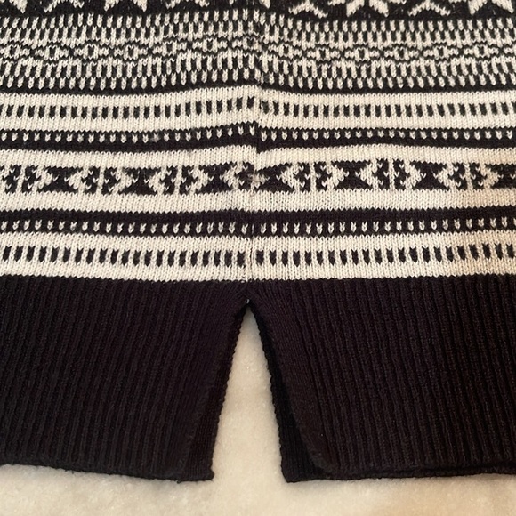 FAIR ISLE SWEATER • SIZE MEDIUM • OLD NAVY - Picture 4 of 7
